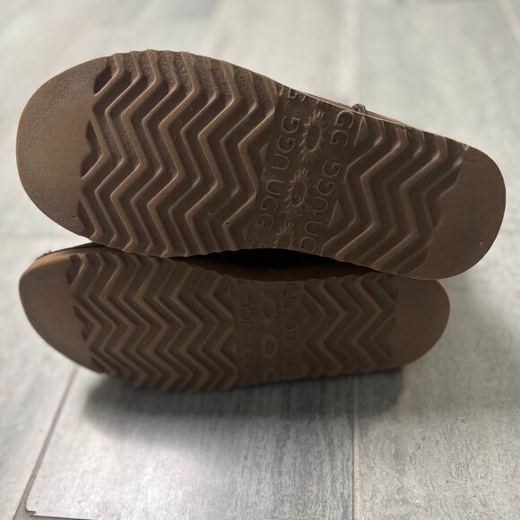 UGG Classic Short 5825 Sheepskin Lined Suede Boots Brown Women's Size 8W - Picture 7 of 9